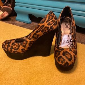 Wedge leopard print platforms